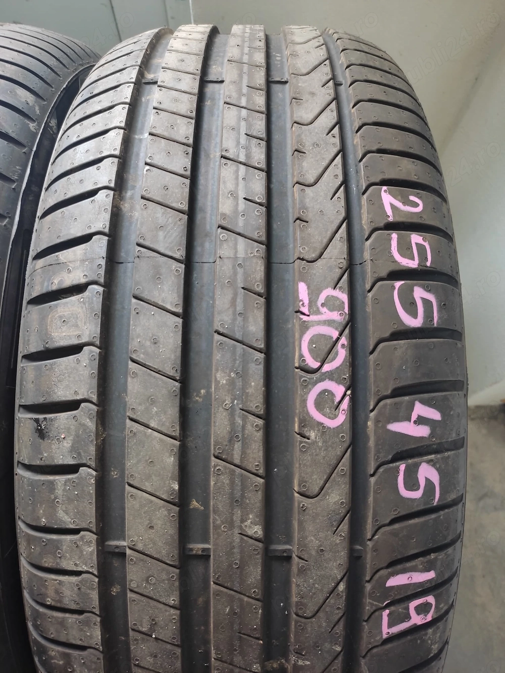 2 anvelope PIRELLI 255/45/19 VARA in stare ca si noi 