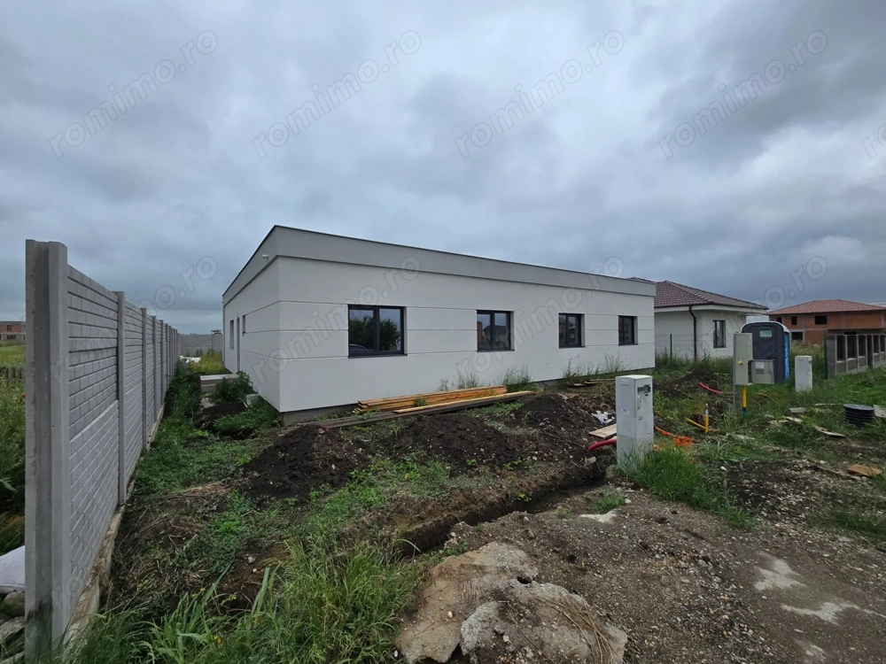 1/2 Duplex pe parter,predare la cheie  , 3 dormitoare, Zona Metro 2, Comision 0%