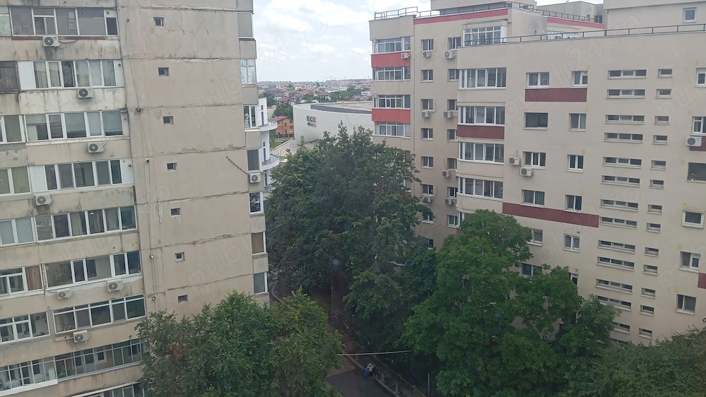 Vând apartament de 3 camere 