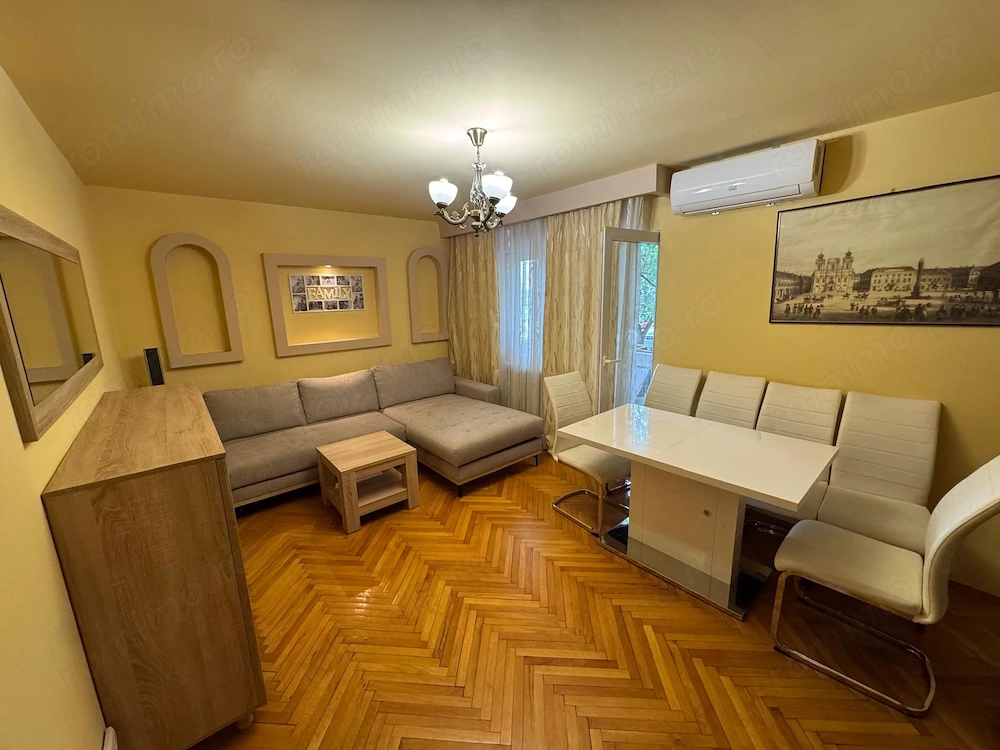 Vând apartament cu 3 camere, decomandat, etajul 1,zona Lipovei - Holdelor 