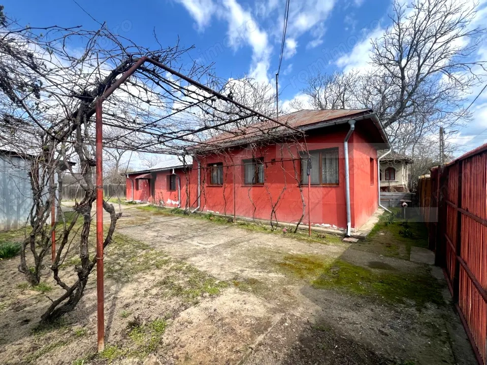 Casa pe parter, 75 mp, teren generos 2000mp, zona Troaca -Rovine 2