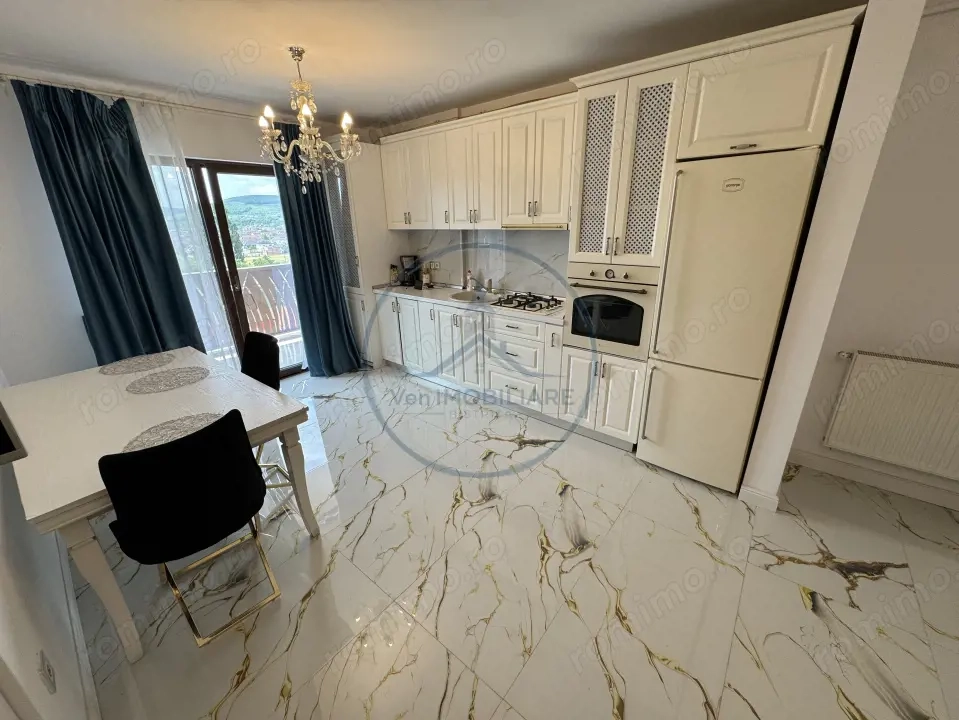  APARTAMENT 3 CAMERE - BLOC NOU (ISU) 