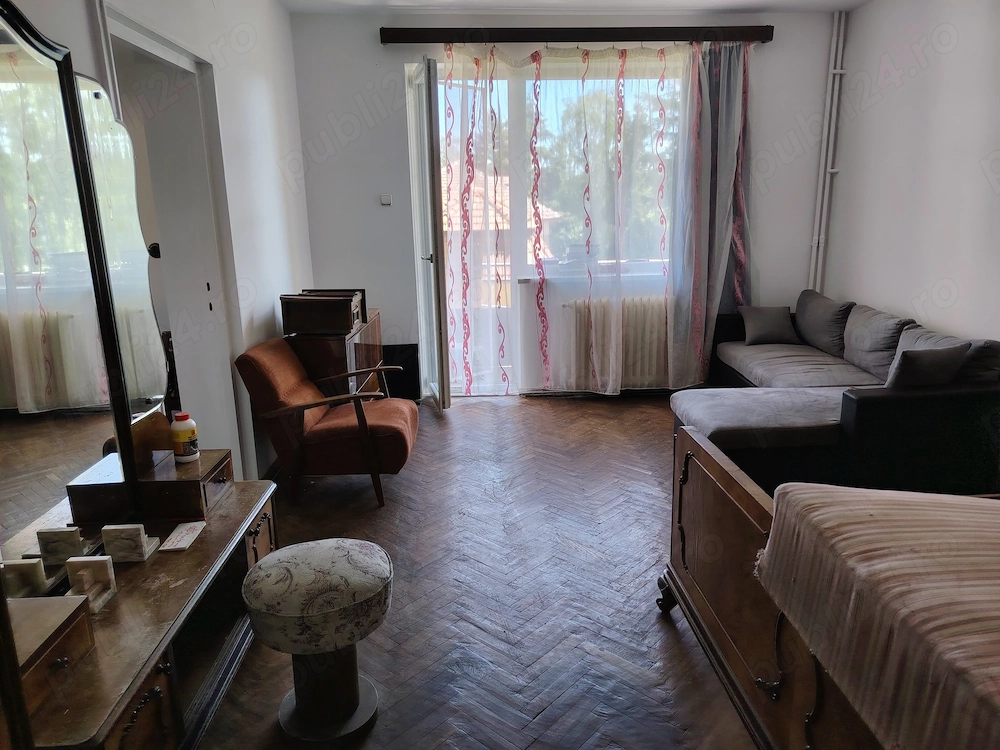 Inchiriez apartament