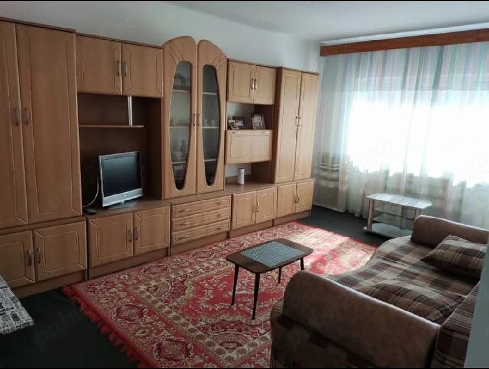 Vând apartament cu 2 camere in Comănești 