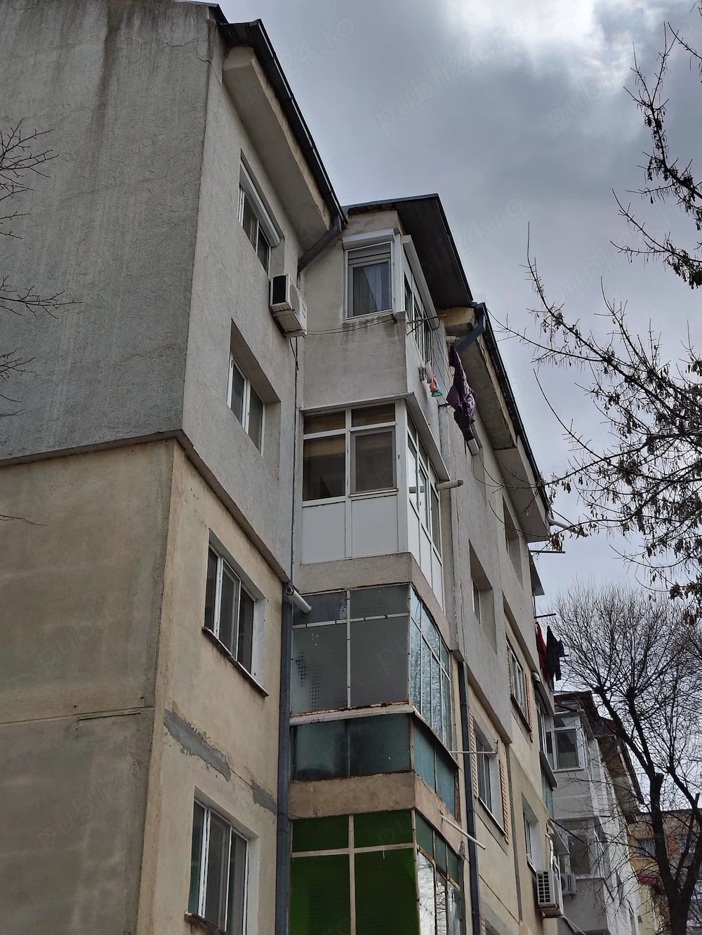 Vinzare Apart. 2 camere cf. 1 dec., et. 3 din 4, cu balcon, pe Bulevardul Dorobantilor, liber,  