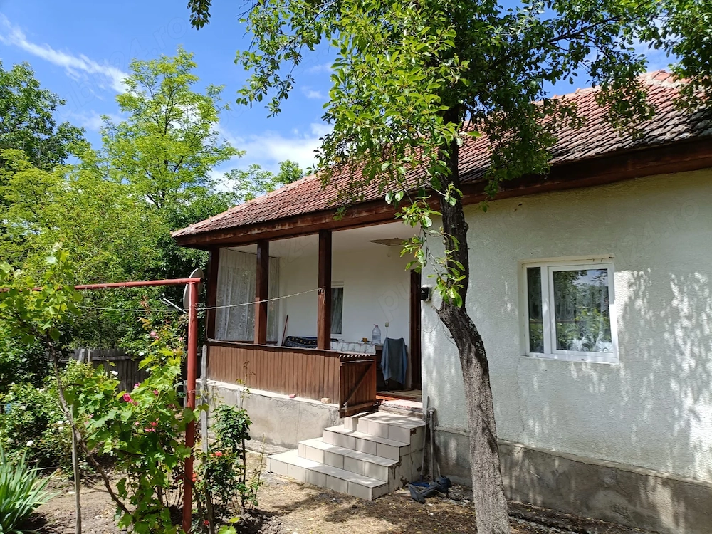 Casă de vânzare în comuna Husnicioara 