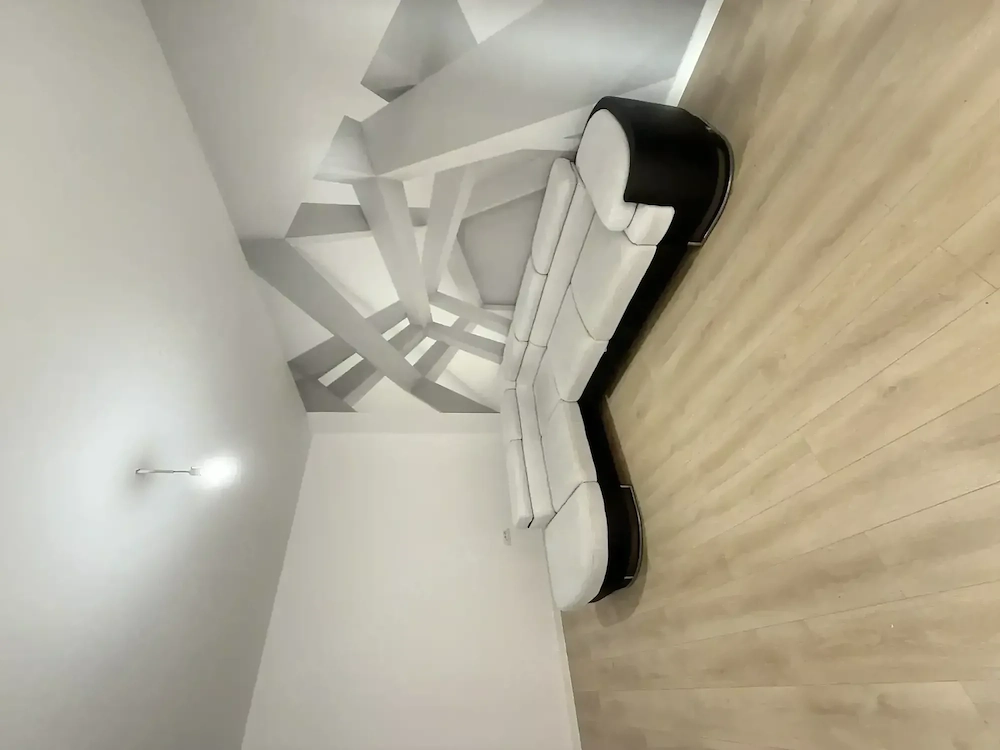 Apartament cu 2 camere DECOMANDAT,GRADINA la doar 3 minute de magazinul Penny Giroc 