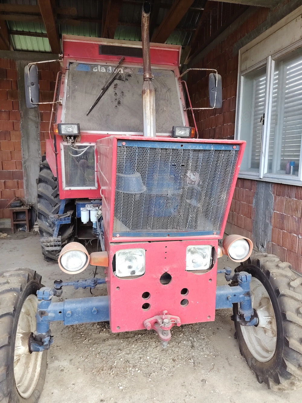 Vând tractor 