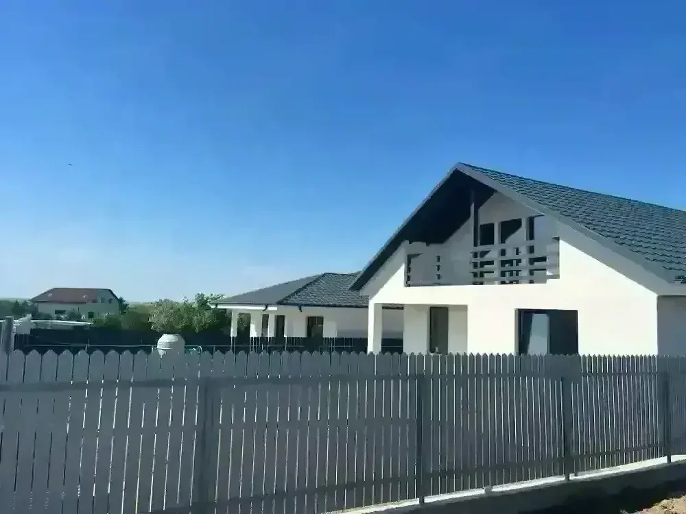 Vand Casa Noua P+M in Cartierul De Vile Sendreni