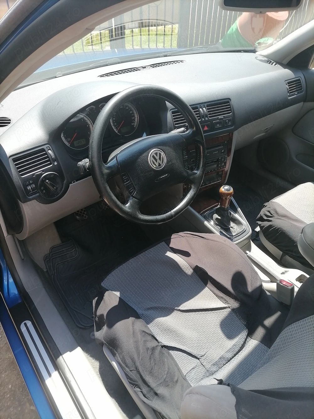 Vand vw Bora benzina 1,6 16 valve an 2001,comenzi pe volan ,climatronic,pilot automat incalzire in s