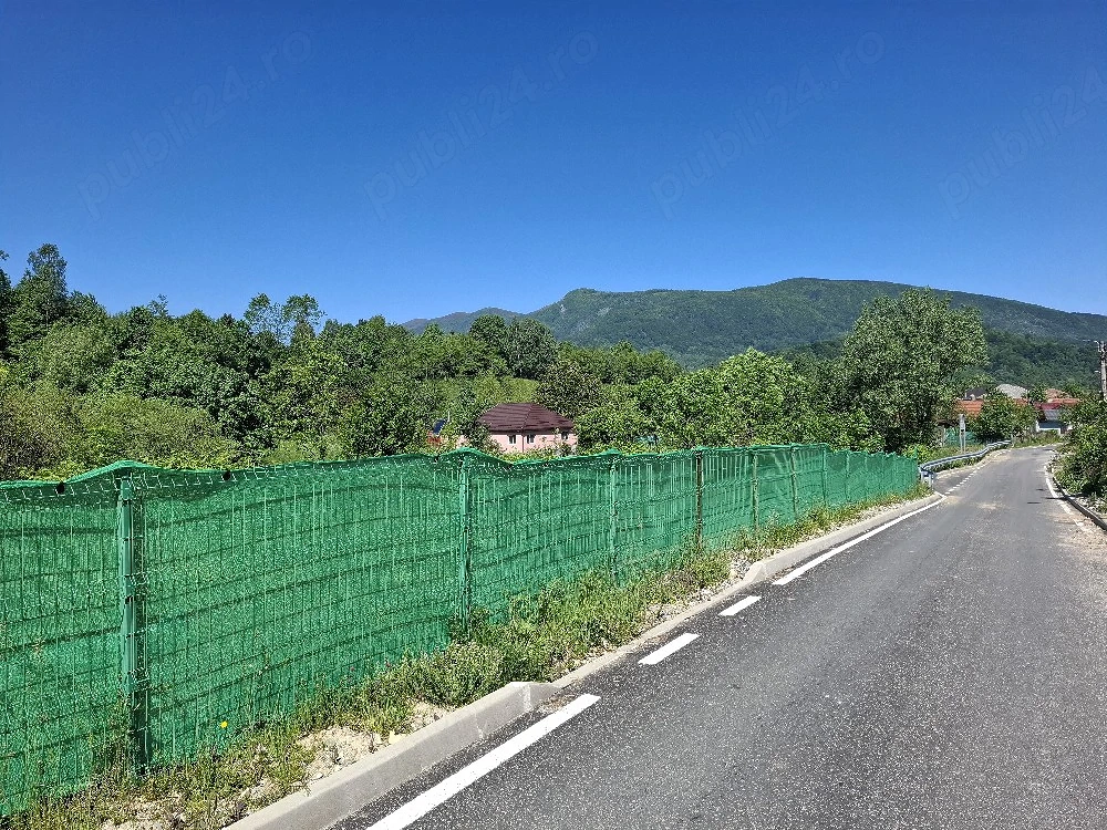 Vand teren cu constructie panouri sandis 