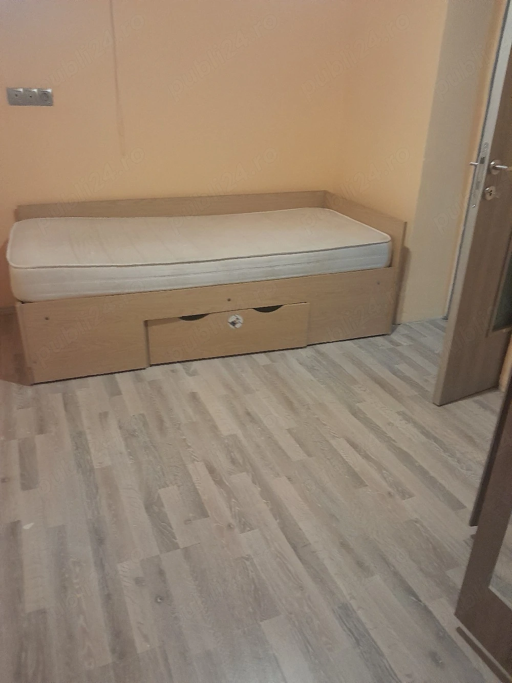 vînd apartament la casa