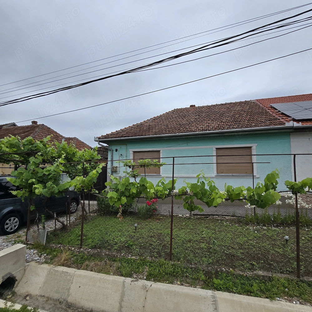 Vand casa 250 m2 Bocsa
