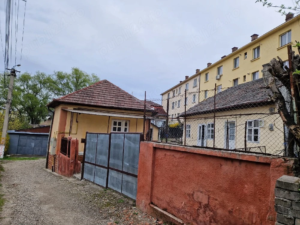 Vând casa 