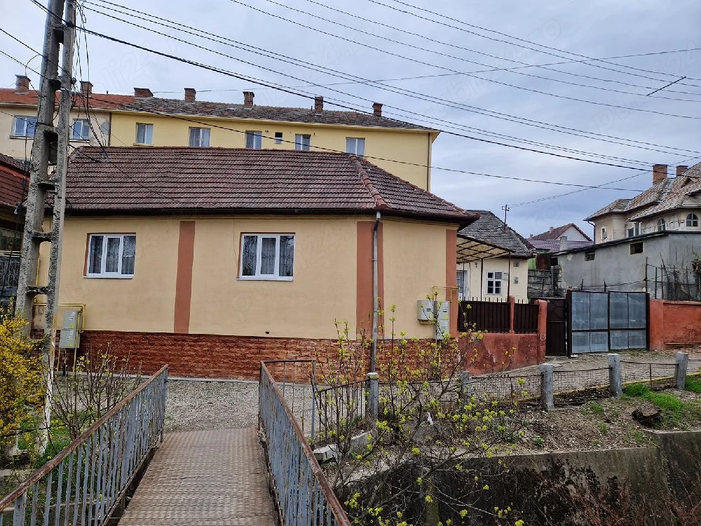 Vând casa 