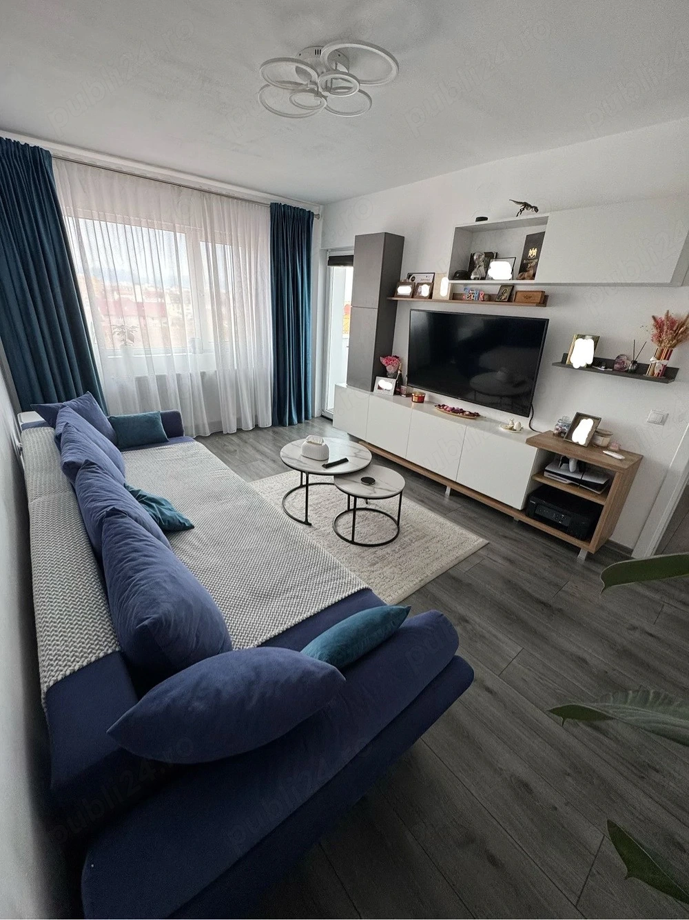 vand apartament 3 camere