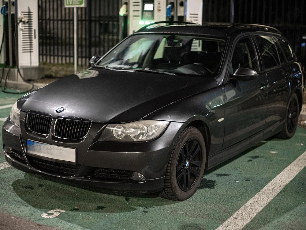 Vând BMW 318d E91 Touring 2008 | Euro 4 | 264.042 km | Trapă + Scaune Sport | 2 seturi Jante Aliaj
