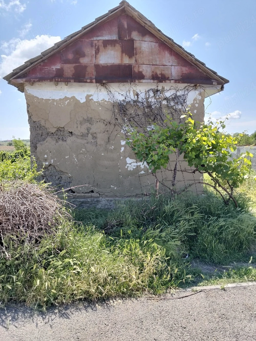 Vând casă cu teren oraș Isaccea 