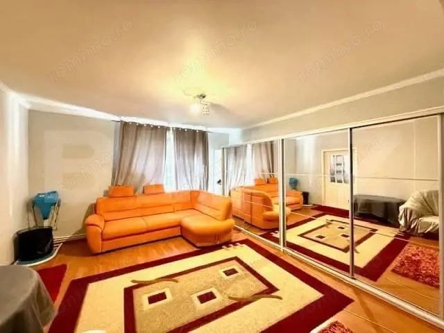 Casă cu 5 camere și un teren de 700 mp 
