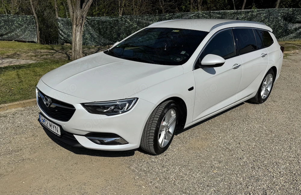 Vând Opel Insignia