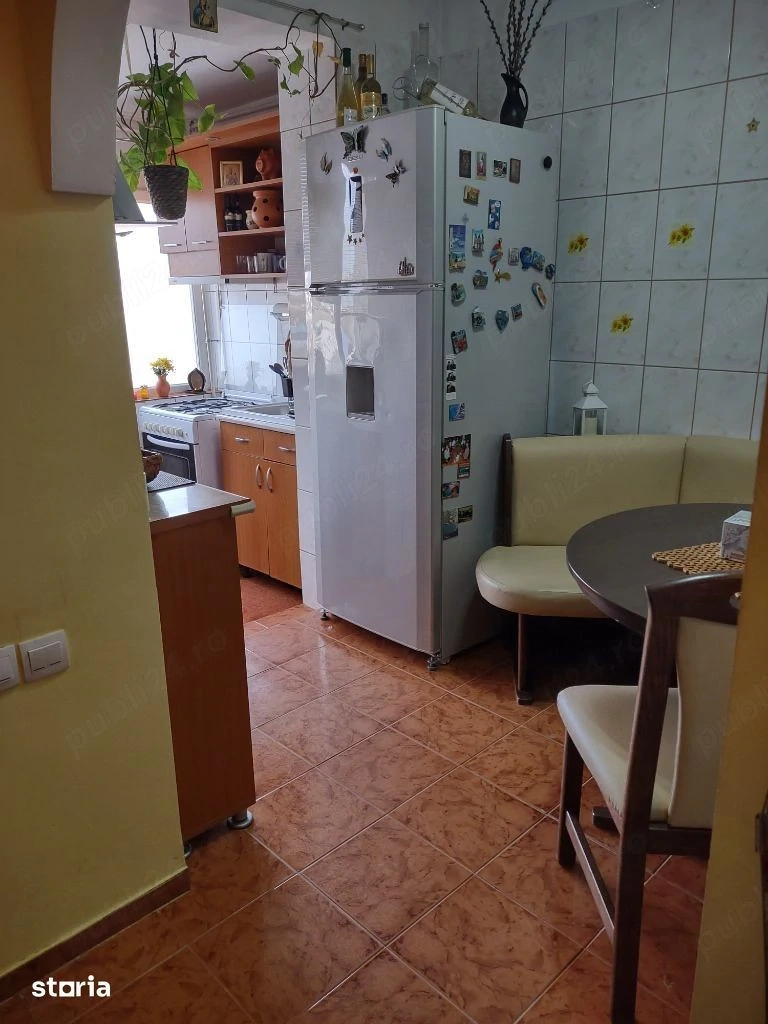 Apartament 3 cam de vanzare