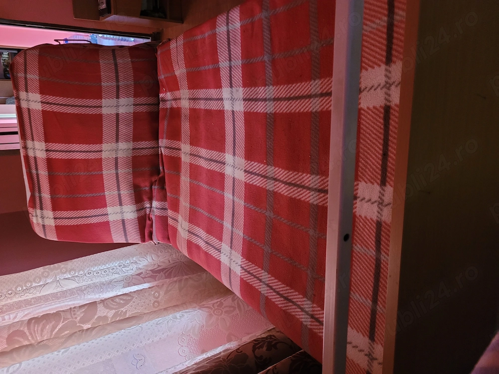 Pat de spital puțin folosit 