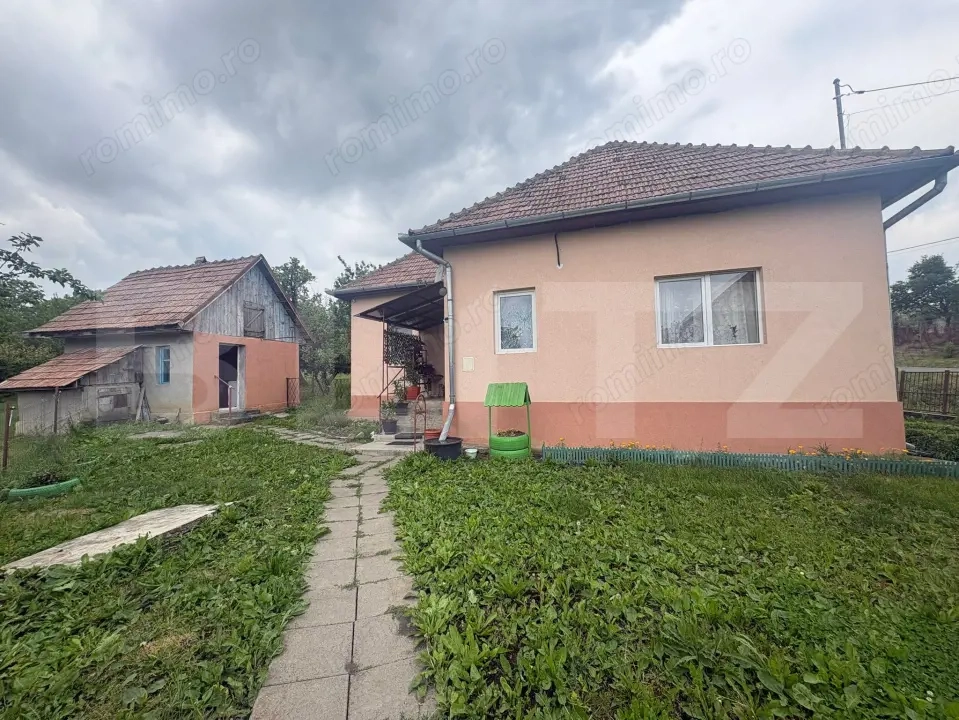 Casă cu teren generos de 2.963 mp în Aiton