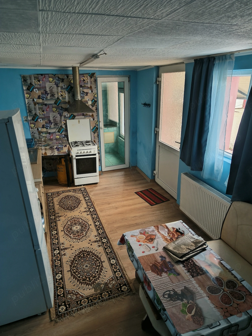 Închiriez apartament 