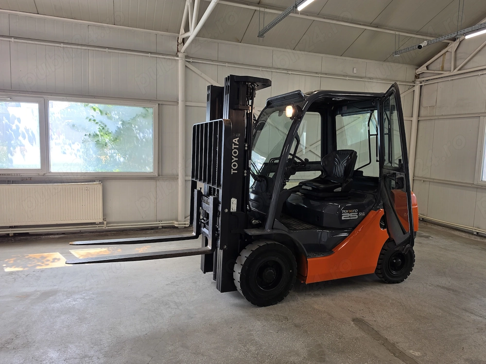 Stivuitor Diesel Toyota 2.5 Tone Triplex An 2018 2.759 ore Garantie si Service incluse motostivuitor