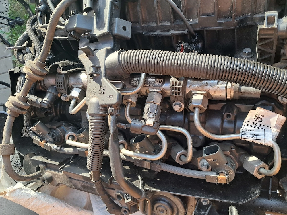 Vând injectoare BMW 184 cp