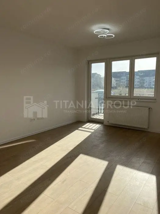 Apartament 3 camere, decomandat, 80 mp utili, 2 terase, parcare boxa