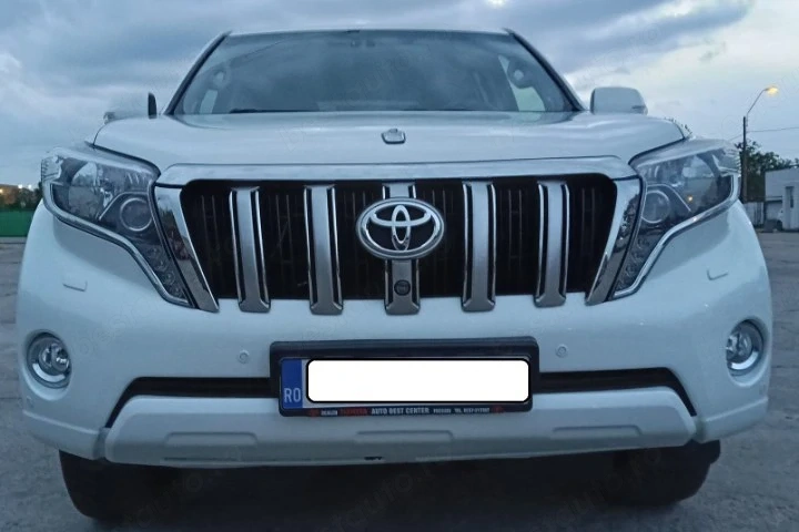 Toyota Land Cruiser ținută în garaj dotări premium luxury full 7 locuri 