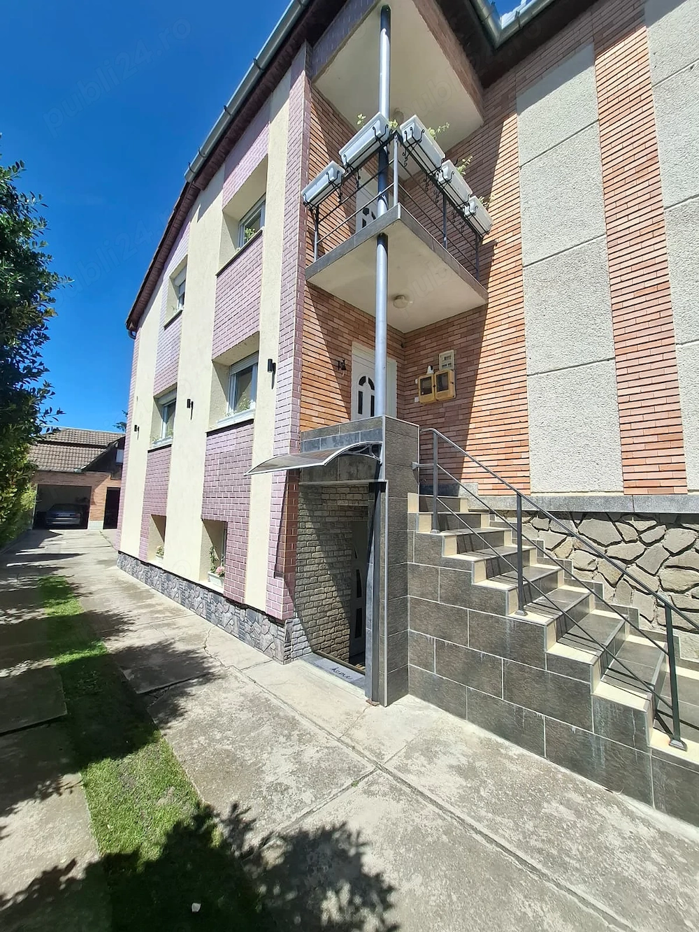 Vand casa duplex 6 camere, apartament independent și teren de 1.600 mp în Aradul Nou ID: 45096