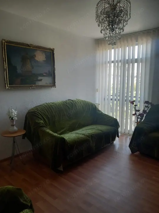 Apartament 3 camere, 75 mp, Etaj 2, zona Centru 