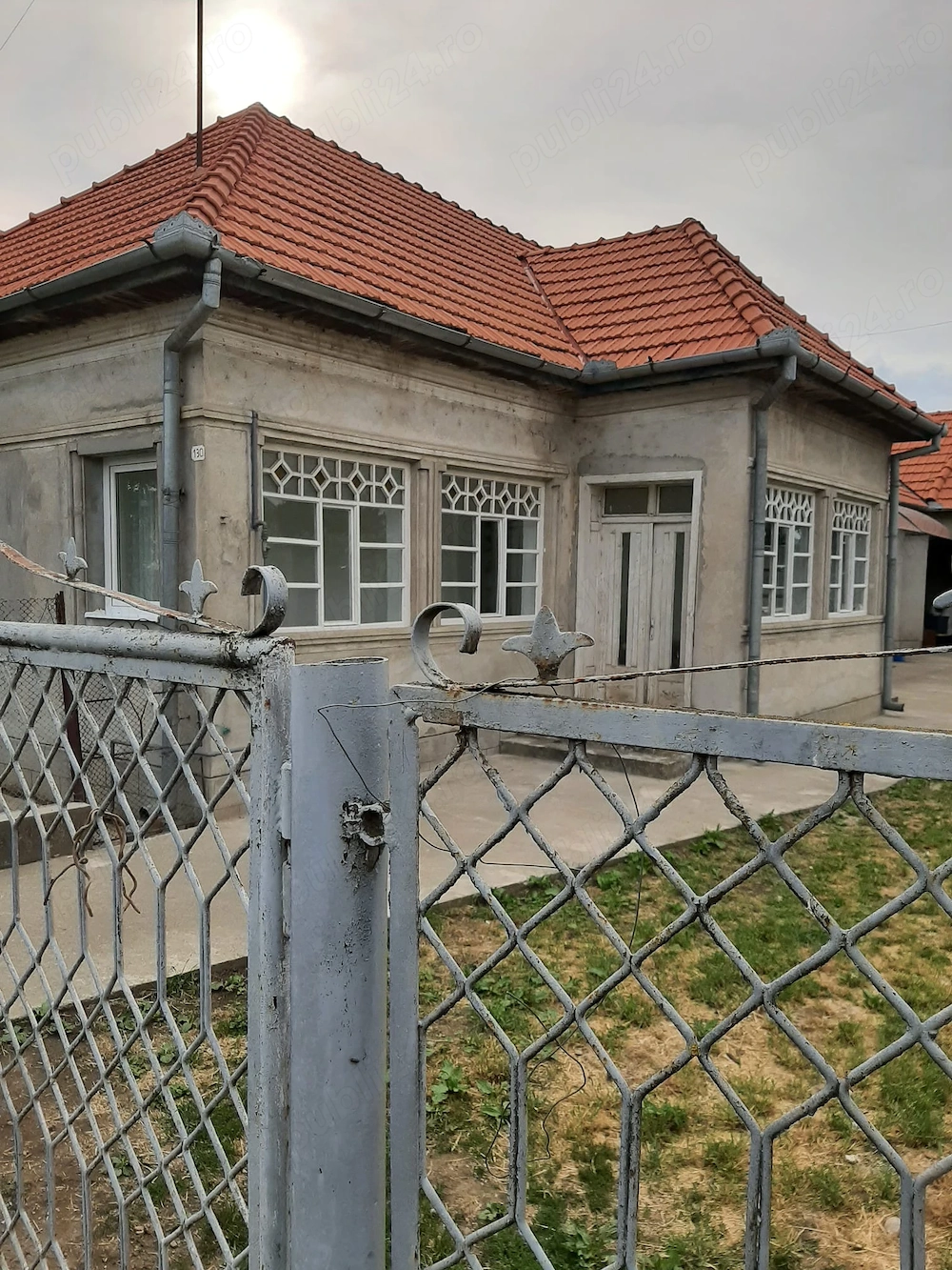 Vând casă, curte și grădină suprafața totală de 1645 mp