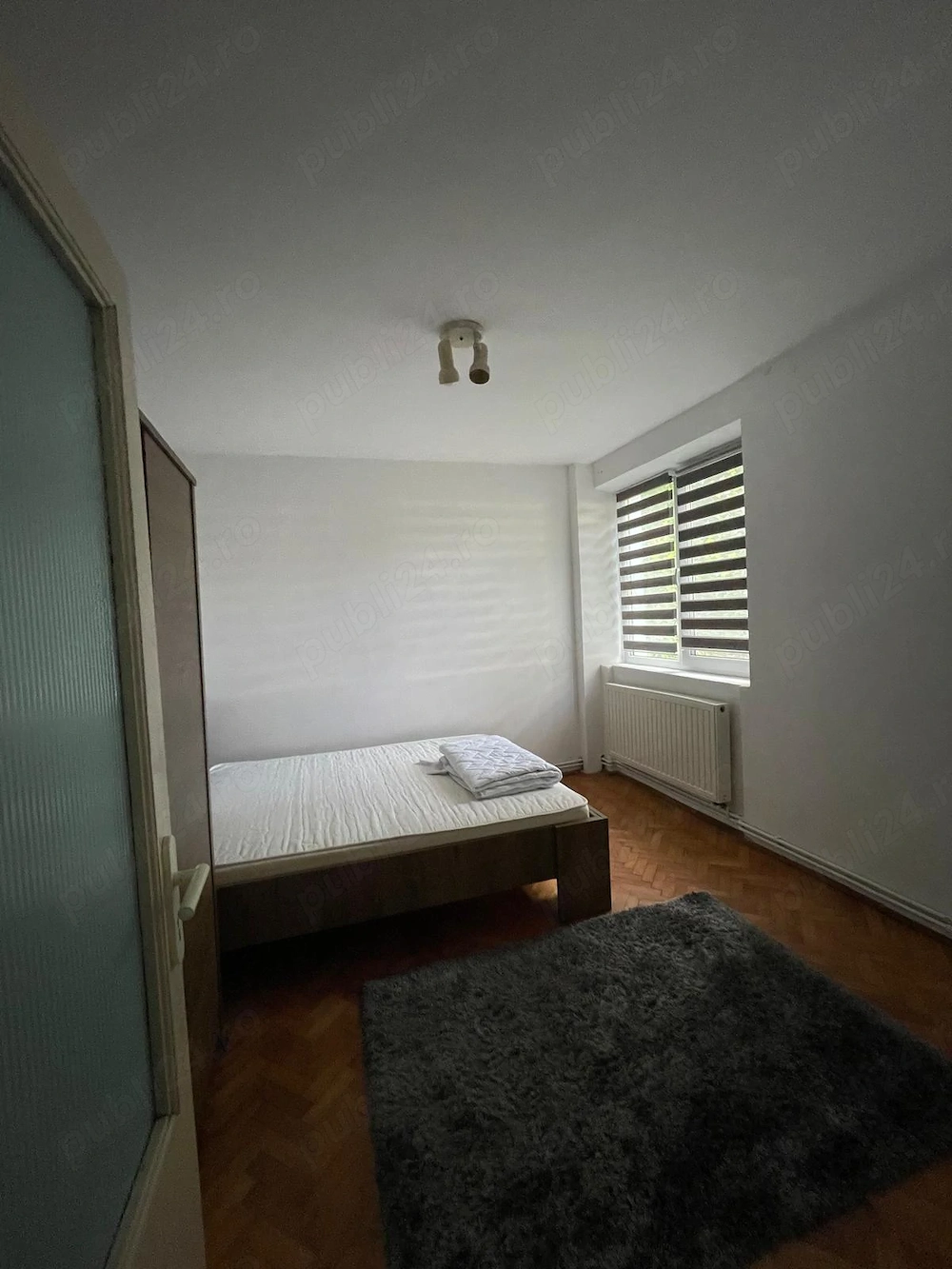 De inchirierat apartament cu doua camere situat la Parter, zona Cornisa, aproape de facultateaUMFST 