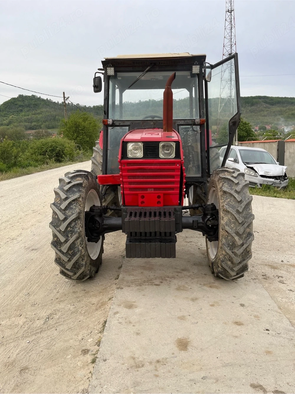 Vand tractor utb 703dt în stare buna 