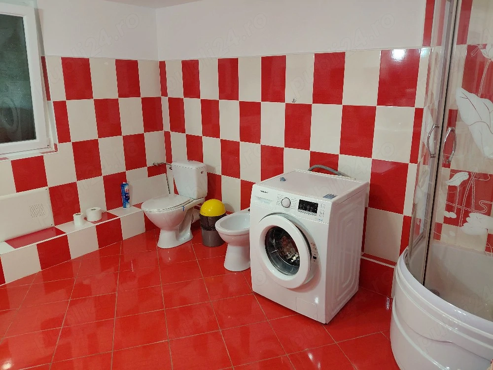 Vând vilă P+M în Oituz, jud. Bacău   225 mp, teren 1.062 mp   135.000   negociabil  Vând vilă P+M si