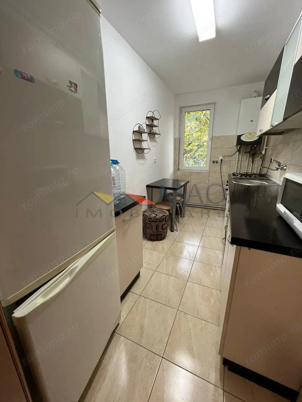 Cornisa - Vanzare ap. 4 camere - Str. Constantin Romanu Vivu