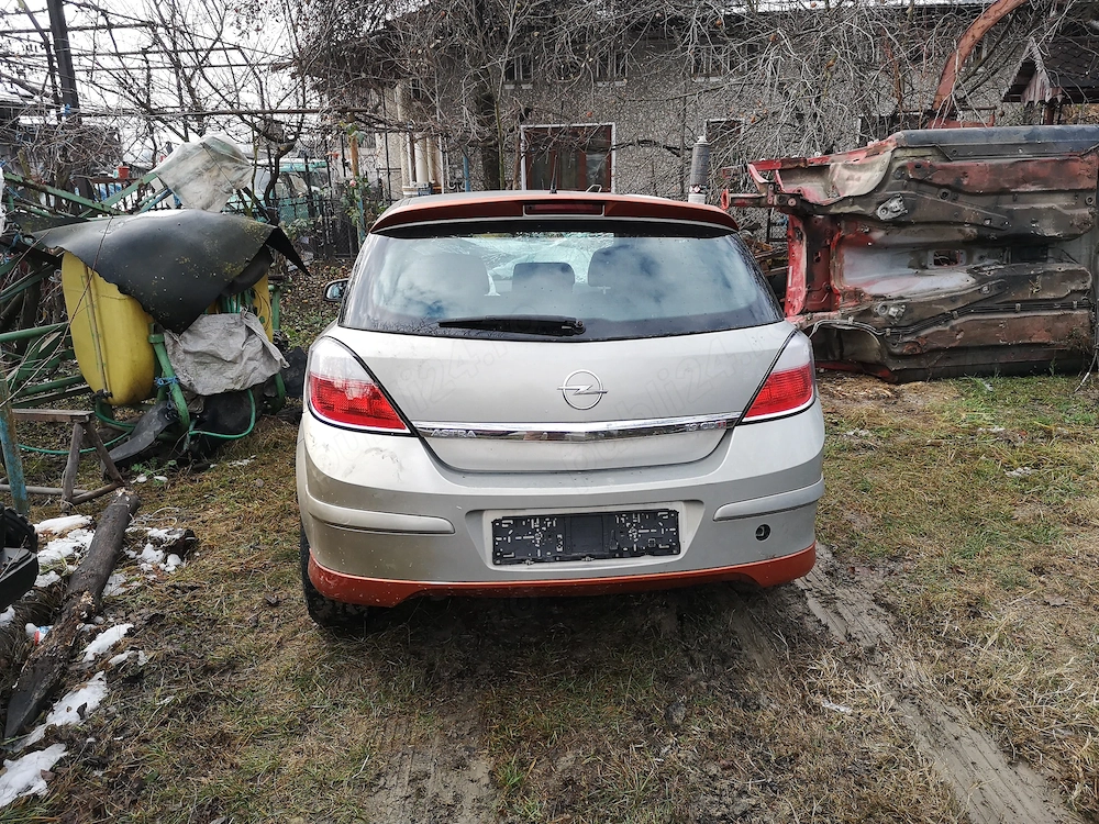 Bara spate Opel Astra H hatchback