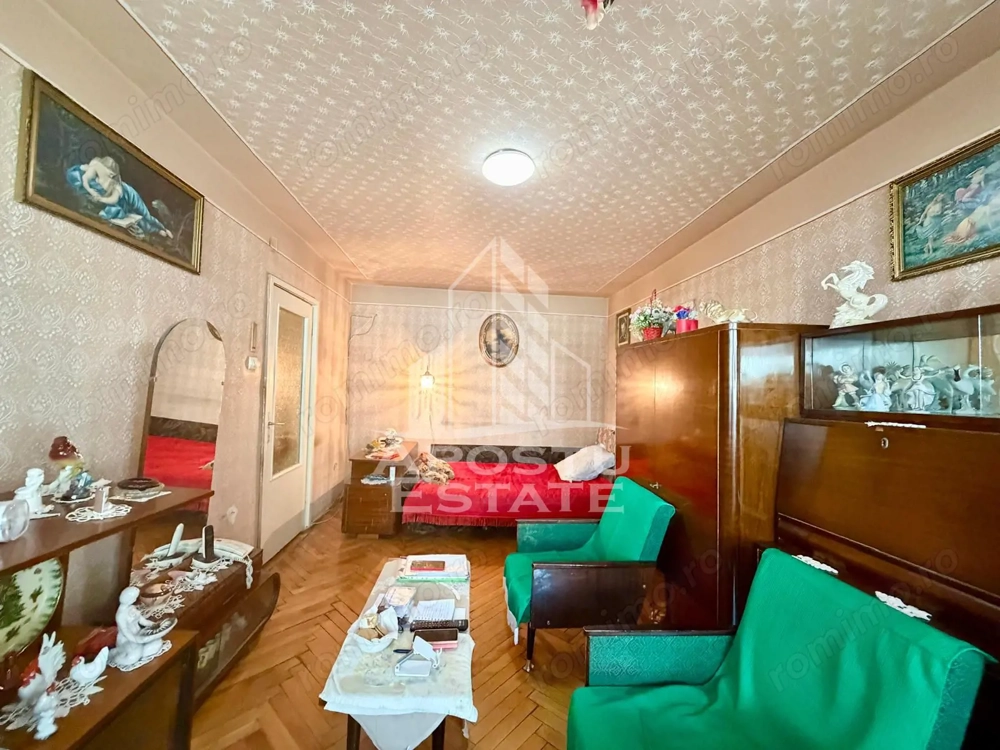 Apartament 2 camere de vanzare, boxa, zona Circumvalatiunii, Timisoara
