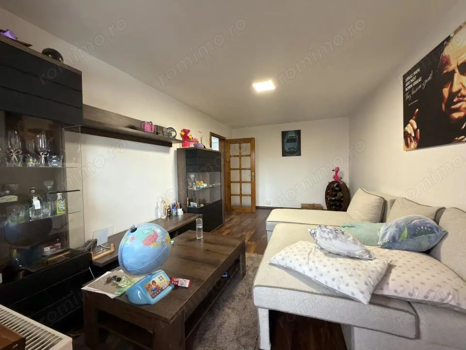 Apartament 3 camere, decomandat, 53 mp - zona Lipovei
