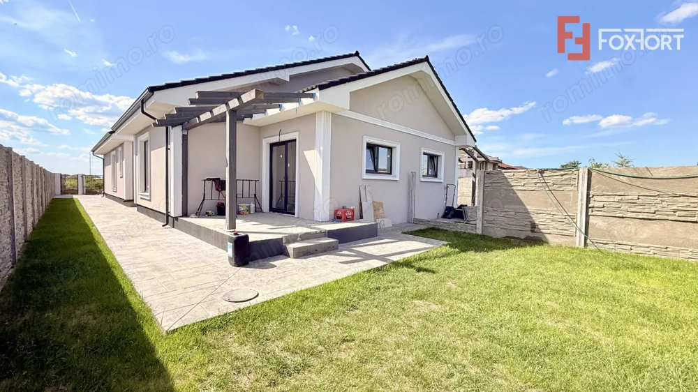 Duplex de vanzare, 3 camere + 2 bai - 96 mp - Mosnita Noua