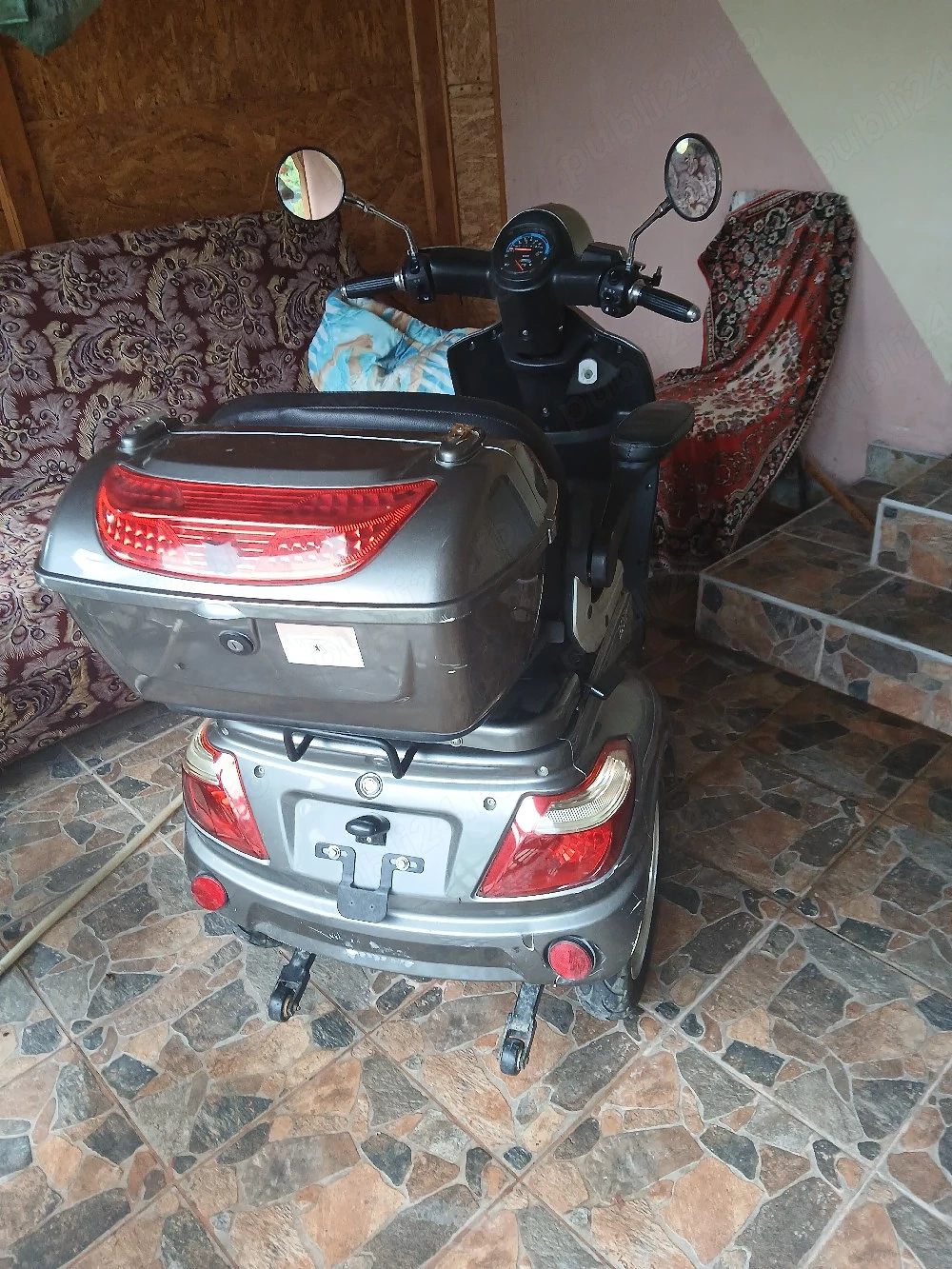 vând triciclu electric moped ân stare foarte bună de funcționare vați 1200 baterii noi Bistrița Năsă