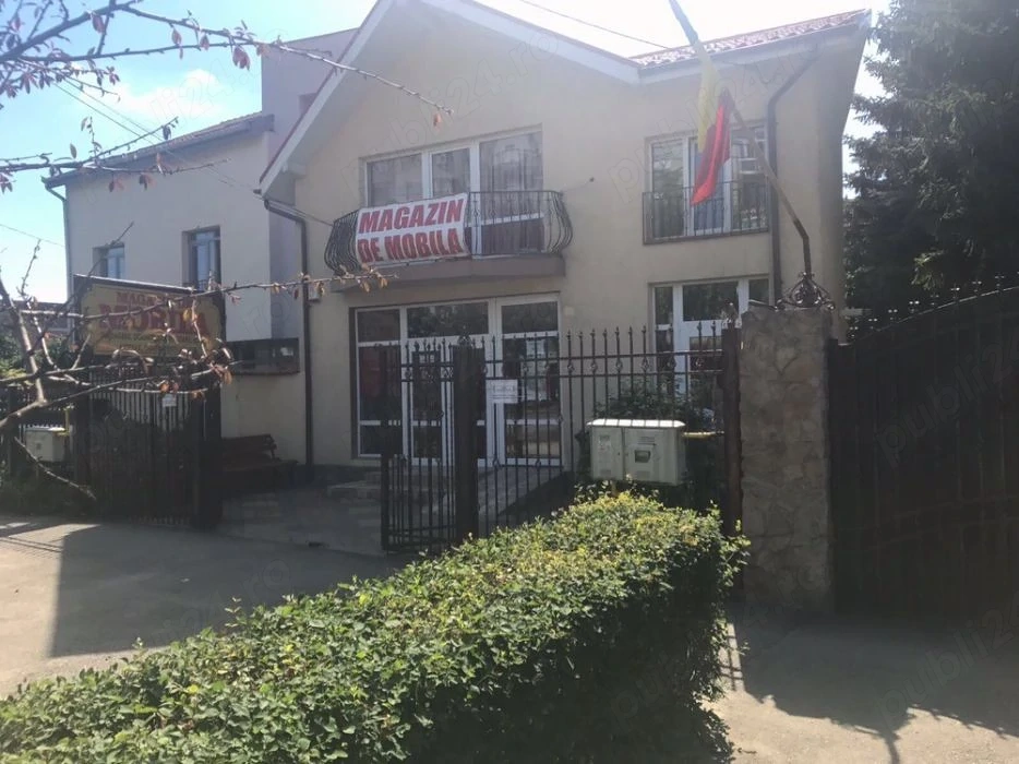Vând 2 case + 2 spații comerciale 