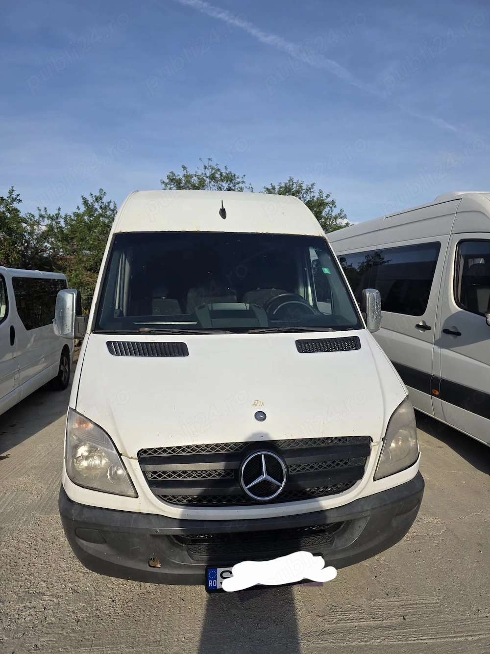 Vind doua Mercedes sprinter 8+1 motor 3 l