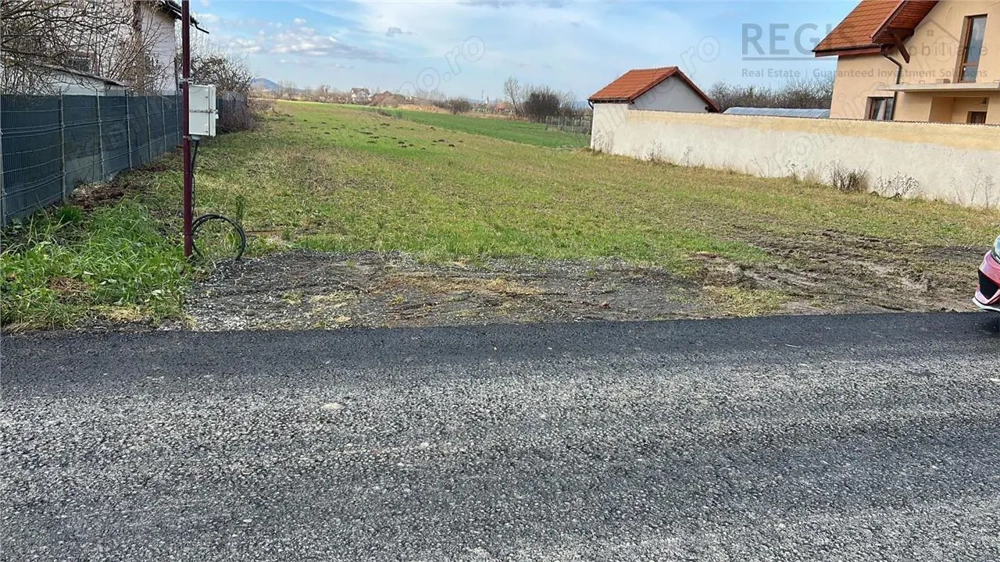 Stupini: Teren 3600mp, Front 16.5m la Asfalt, Utilitati