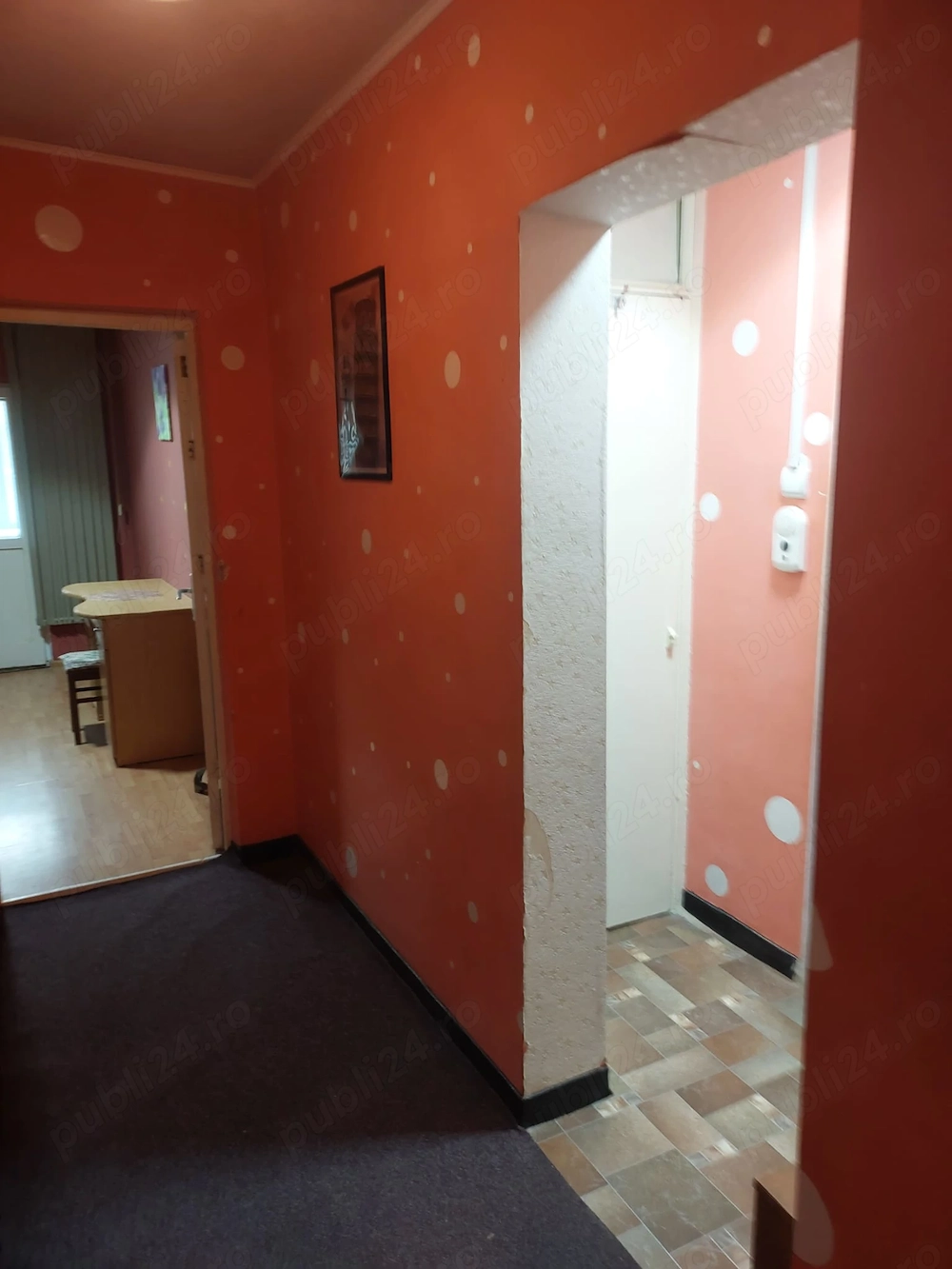 Închiriez apartament 