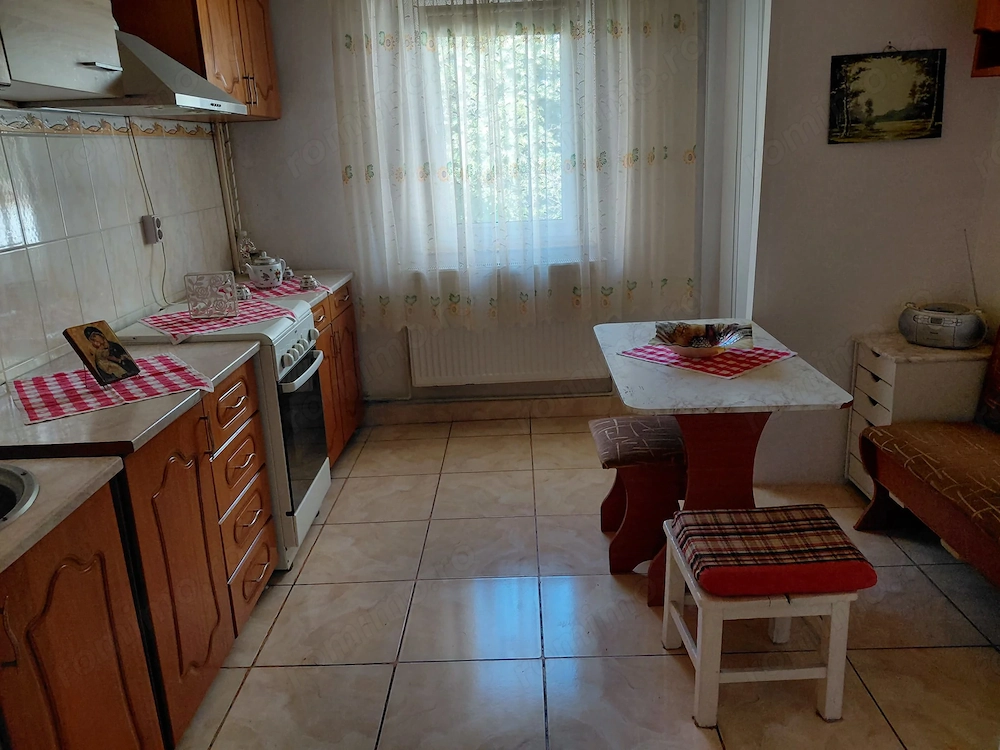 OFERTA!!! ap 3 camere DECOMANDAT cu 2 bai, boxa, et 3 Complexul Studentesc cu CENTRALA PROPRIE