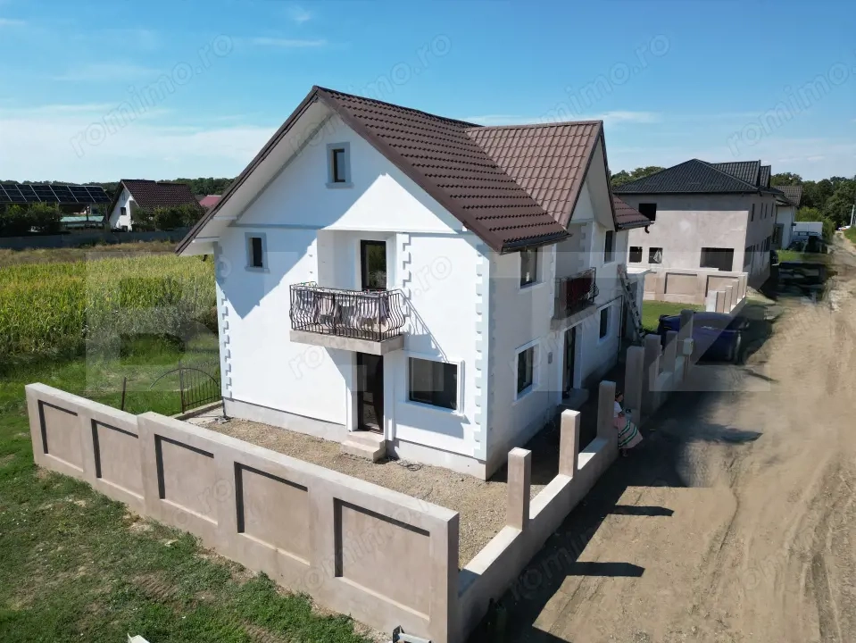 Casa cu 5 camere + garaj , situata in Valea Ursului